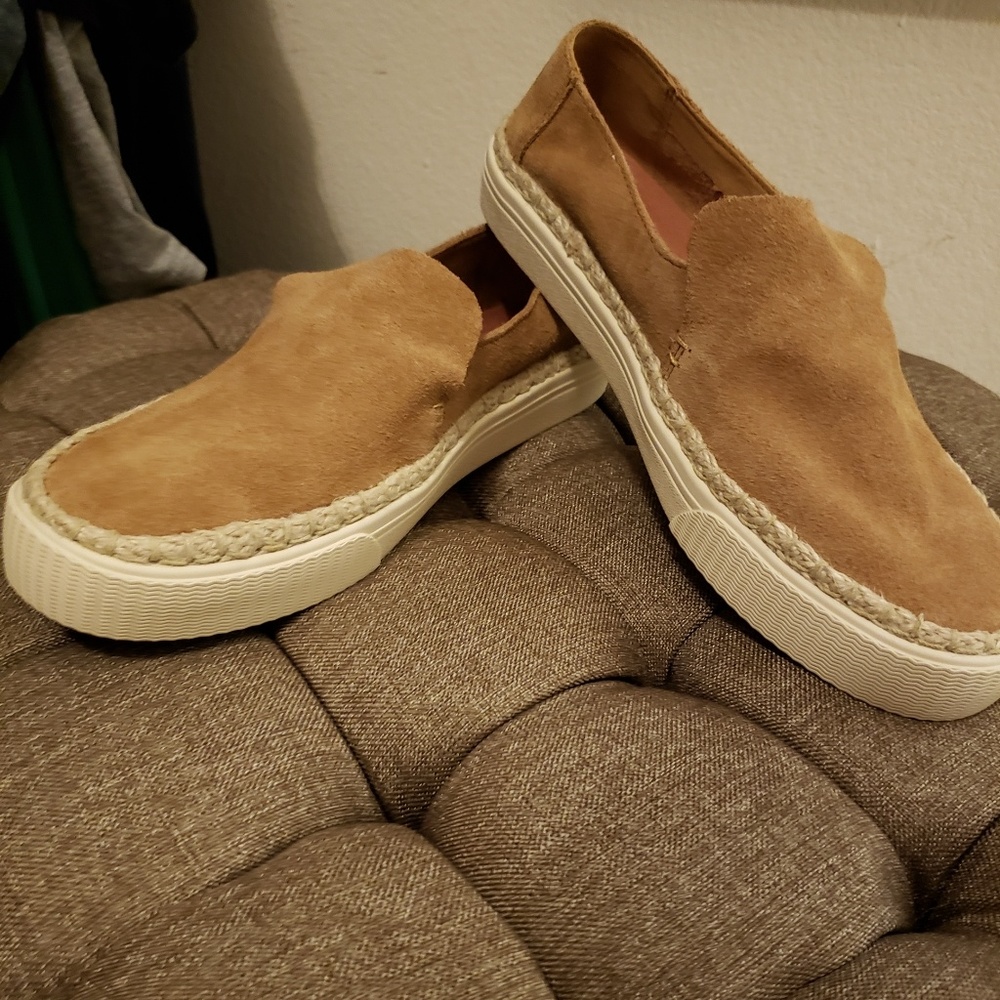 Toms Womens Tan Suede Slip On Size 9